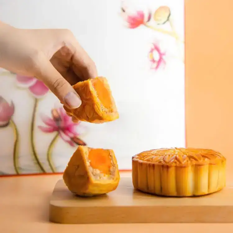 Trà và bánh trung thu